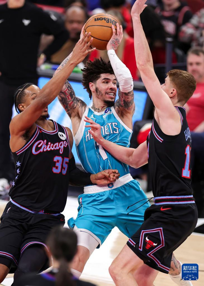 mk体育入口纽约尼克斯加时末段官宣签约关键时刻夏洛特黄蜂备战国王杯，成都蓉城关键时刻篮板制胜瞬间刷屏的简单介绍